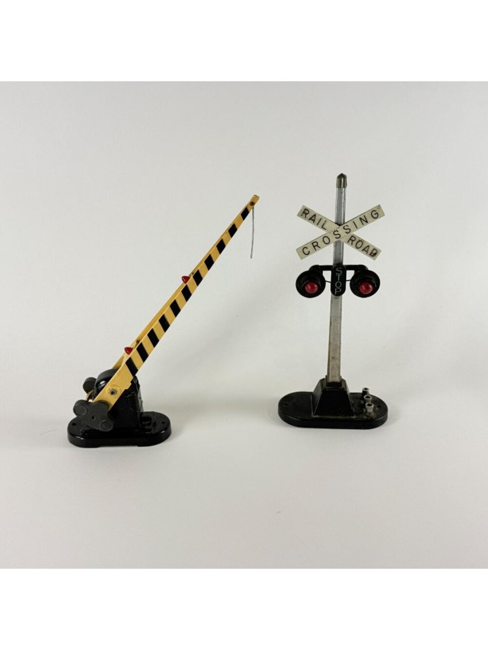 Lionel Train Railroad Crossing Signal & Gate Vintage Metal Accessories